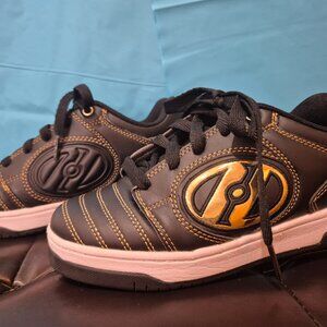 Heelys Skate Shoes Propel 2.0 - Black & Gold Shoes with Wheels - EUC